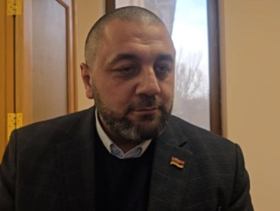 Մեզ սիրում են գյումրեցիները, մեր Սարիկին սիրում են գյումրեցիները եւ իրենց քվեն տալու են ՔՊ-ին. Կարեն Սարուխանյան