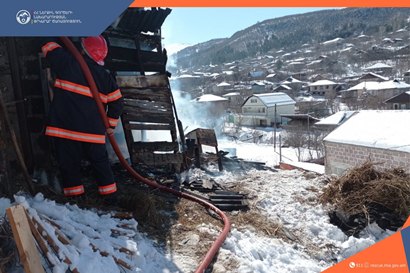 Փրկարարները մարել են անասնագոմի տանիքում բռնկված հրդեհը