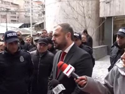 Глава Минэкономики Армении встретился с протестующими представителями хозсубъектов