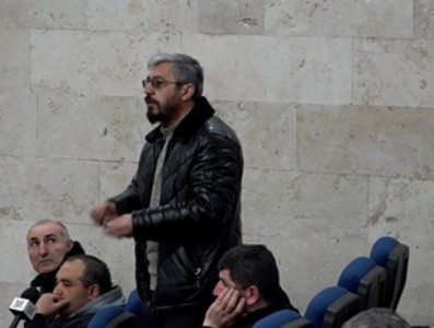 Протестующий представитель хозсубъектов - министру экономики Армении: Рыбу ловят за голову и прямо за жабры