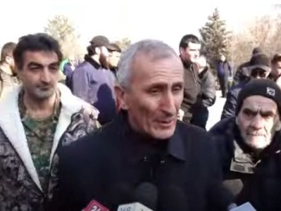 «Վերջը մի անգամ թագավոր պիտի սիրե՞նք». Ռազմիկ Պետրոսյանը իշխանության կողքին է