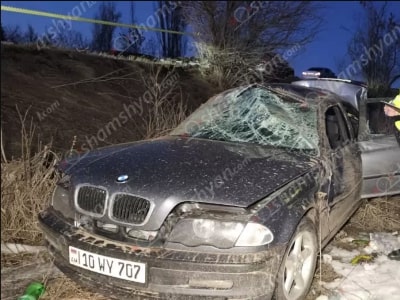 Կոտայքում «BMW»-ն հարվածել է շանը, դուրս եկել երթևեկելի գոտուց և հայտնվել դաշտում․ 4 վիրավոր կա