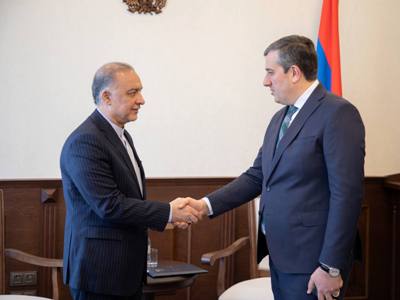 Глава ВСС РА принял посла ИРИ