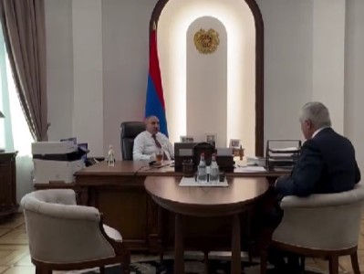 Пашинян провел встречу с вице-премьером