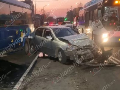 Շղթայական ավտովթար՝ Երևանում․Սասունցի Դավիթ փողոցում բախվել են 4 ավտոմեքենա եւ միկրոավտոբուս