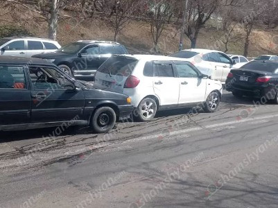 Շղթայական ավտովթար՝ Գայի պողոտայում բախվել են «BMW» «Mazda», «Nissan», և «Lada» մակնիշի ավտոմեքենաները. կա վիրավոր