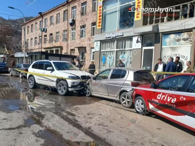 В Капане произошла цепная авария с участием шести автомобилей: Один человек госпитализирован
