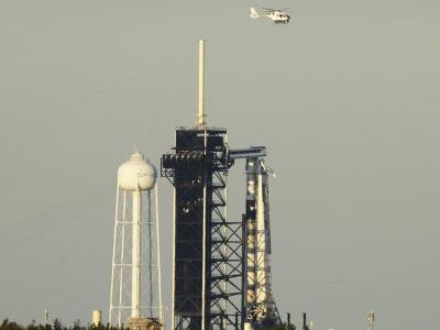 SpaceX отменила запуск Crew Dragon с российским космонавтом Песковым