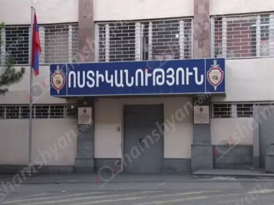 В Ереване врачи борются за жизнь получившего ножевые ранения мужчины
