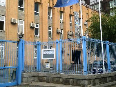 У здания офиса ООН в РА проходит акция: протестующие требуют освобождения армянских пленных
