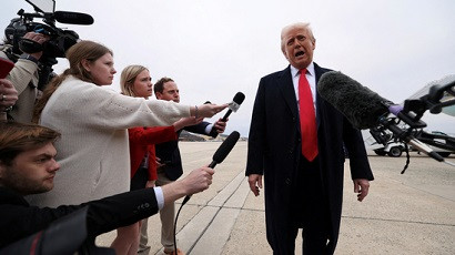 Journalist accidentally hit Trump in the face with a microphone