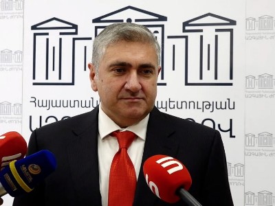 Оппозиционер: Николу Пашиняну нужна бумажка со словом «мир»