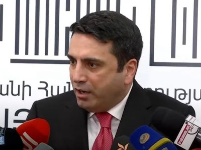 Спикер парламента Армении договорился до идеи отправить конституции Армении и Азербайджана на экспертизу