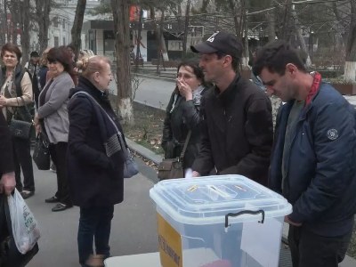 Молодые представители движения «Священная борьба» проводят акцию протеста
