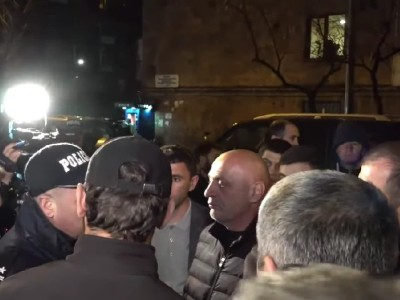 Граждане перекрыли дорогу, ведущую к зданию Следственного комитета Армении