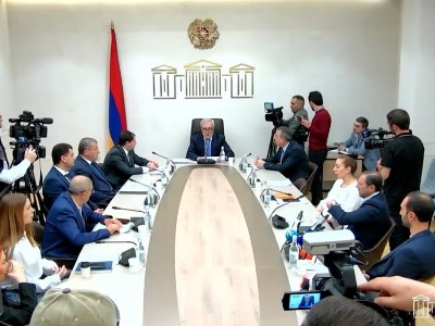 Оппозиционный депутат призвал СМИ бойкотировать Андраника Кочаряна