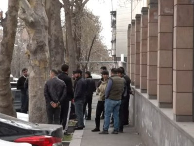 У здания СК Армении проходит акция протеста