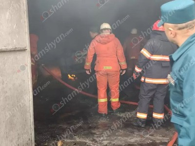 Խորենացի փողոցում խոշոր հրդեհի հետևանքով 2 հոգի տեղափոխվել է հիվանդանոց. Lexus-ը ու ողջ գույքը վերածվել է մոխրակույտի