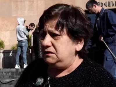Ջուրը լցվում է շենքի տակ, շենքը թեքվում է, կահույքը քաշեցինք, հետեւը բորբոս էր, հոտ էր գալիս. վարդաշենցի