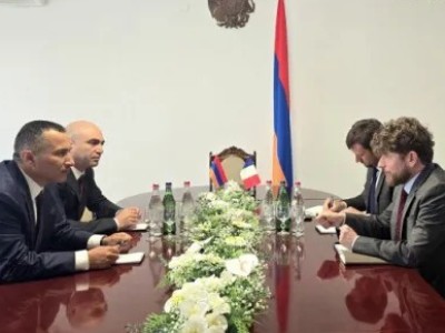 Սյունիքի մարզպետը Ֆրանսիայի դեսպանի հետ քննարկել է երկկողմ համագործակցությանն առնչվող հարցեր
