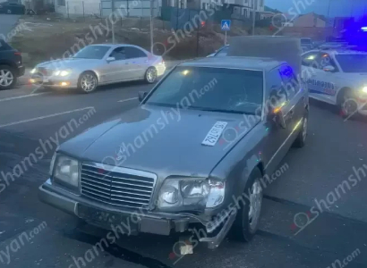 Երևանում բախվել են «Mercedes»-ն ու էլեկտրական ինքնագլորը. Shamshyan.com