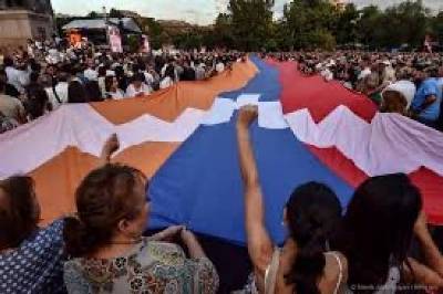 «Հրապարակ». Որոշել են ներսից պառակտել
