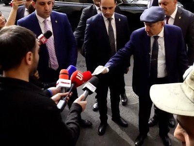 Журналисты передали письмо премьер-министру Армении