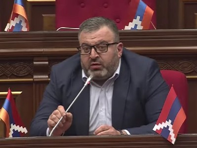«Երկու նիստ հետո կարող է Կաթողիկոսի պարտականություններն էլ ձեզ վրա վերցնեք». Գառնիկ Դանիելյանը՝ Նիկոլ Փաշինյանին