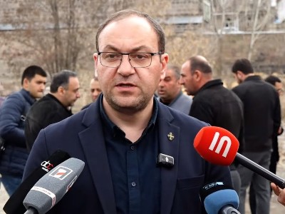 Адвокат: Власти намерены арестовать отца и сына Мартуна Григоряна