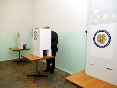 «Ախուրյանցին ի՞նչ գործ ունի այստեղ քվեարկի». Միջադեպ տեղամասում