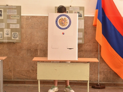 Գյումրում հանձնաժողովը թույլատրել է, որ մայրը քվեարկի անգործունակ ճանաչված որդու փոխարեն. խախտում