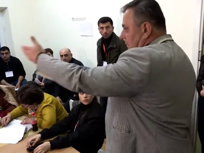 Լարված մթնոլորտ թիվ 31/69 տեղամասում. Քվեաթերթիկները հաշվարկը սկսվել է ավելի քան 1 ժամ անց