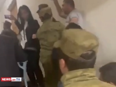 «Արա, ձեզ ճիշտ պահեք». Լարված իրավիճակ և բղավոցներ՝ ԱԺ-ում․ անհետ կորածների ծնողներն ու պատգամավորները վիճում են