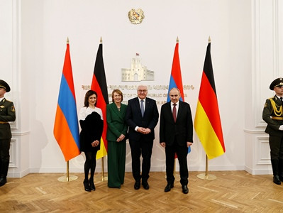 Armenia PM and wife host Germany president and first lady
