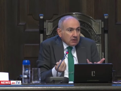 300 մետրի վրա բերին տվին, ասին` շուտ գնա ստեղից, գործ չունե՛ս մեզ հետ. Փաշինյանն՝ իր վարորդական իրավունք ստանալու մասին