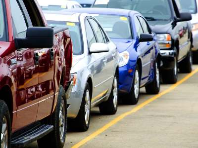 Канада введет 25%-й тариф на некоторые автомобили из США