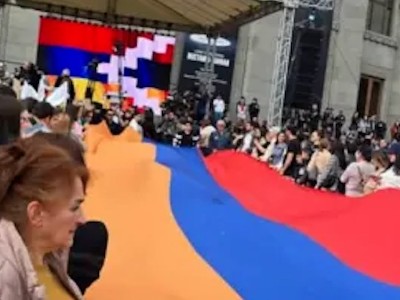 Արցախցիները քննարկում են իրենց հետագա քայլերը Ազատության հրապարակում (ուղիղ)