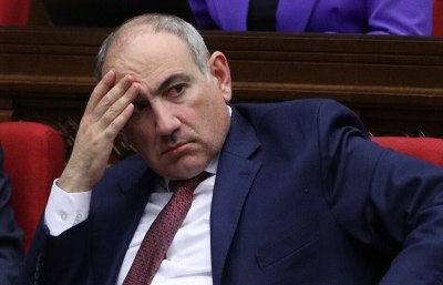 «Իրավունք». Փաշինյանը խիստ հրահանգ է իջեցրել գյումրեցի ՔՊ-ականներին, որ «ռեխները քիչ ստեղ-ընդեղ շաղ տան»