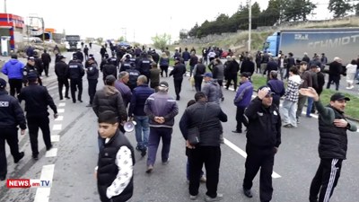 Протестующие жители села Прошян шествием добрались до Еревана: Они требуют встречи с Авиняном