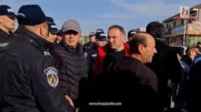 Жители села Касах продолжают протестовать
