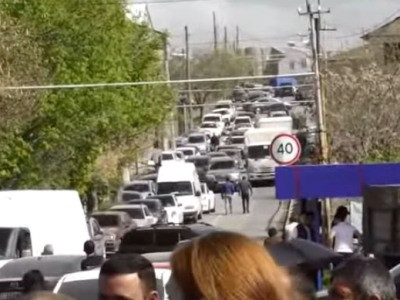 ՏԿԵ փոխնախարարը, տրանսպորտի վարչության պետն ու Կոտայքի մարզպետը գալիս են քասախցիների հետ հանդիպման