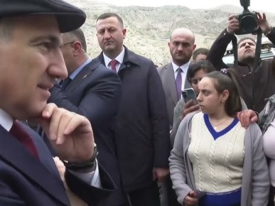 «Դե ասեք՝ տեսնեմ խի՞ ջուր չունեք, ո՞վ ա ձեր ջուրը կտրել, մե՞նք ենք կտրել ջուրը». Փաշինյանը՝ Որոտանում