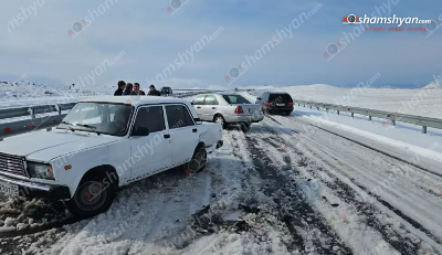 Երևան-Գյումրի ճանապարհի Մաստարա-Լանջիկ հատվածում մերկասառույցի պատճառով արտակարգ իրավիճակ է ստեղծվել