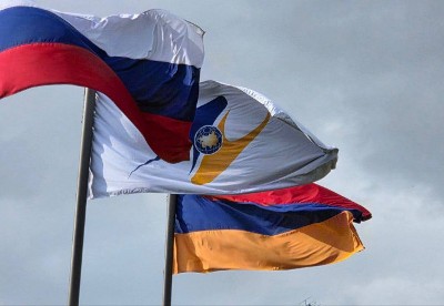 «Փաստ». Ո՞վ և ինչո՞ւ է ԵԱՏՄ դրոշը բարձրացրել Երևանում