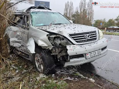 Կոտայքում «Lexus»-ը բախվել է ծառերին. հղի կինը տեղափոխվել է հիվանդանոց