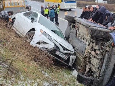 Երևան-Սևան ավտոճանապարհին բախվել են «Toyota Camry»-ն և «Chevrolet Volt»-ը. shamshyan.com