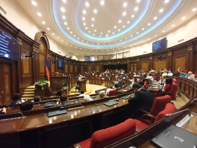 Ազգային ժողովում շարունակվում է հերթական քառօրյան