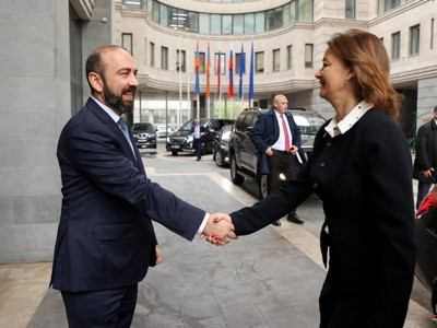 Armenia FM's private meeting with Slovenia colleague kicks off