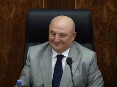 Վարդան Ղուկասյանը միաձայն ընտրվեց Գյումրիի քաղաքապետ