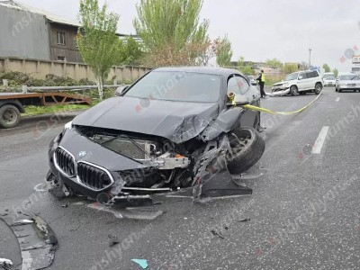 Երևան-Աշտարակ ճանապարհին բախվել են «BMW»-ն ու «Mitsubishi Pajero IO»-ն